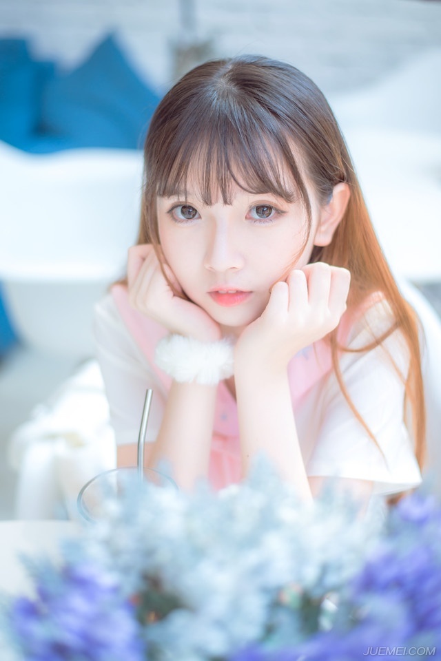 诸葛亮对于周瑜身边的人可是摸得底透，这吕蒙不但是周瑜一手提拔起来的，一开始能力并不出众，但跟在周瑜身边多年，却是学到了不少本事，如果说以前，吕蒙还不足为虑的话，那如今，吕蒙纵使不如周瑜，但也足以比拟当世任何一位名将，当然，这并不是诸葛亮真正担忧的。